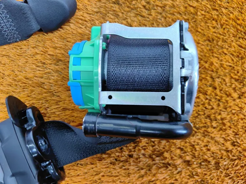 Ремень безопасности