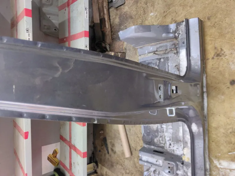 Порог с центральной стойкой