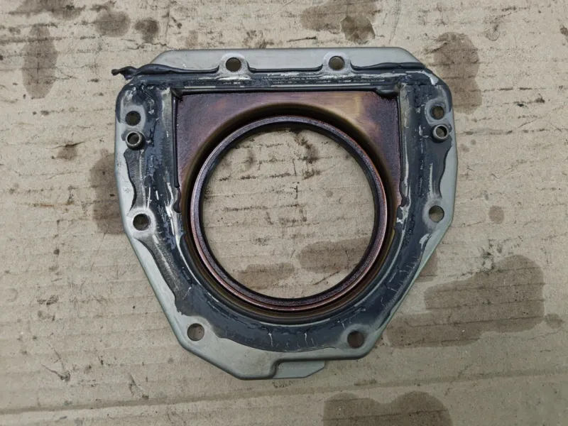 Крышка коленвала