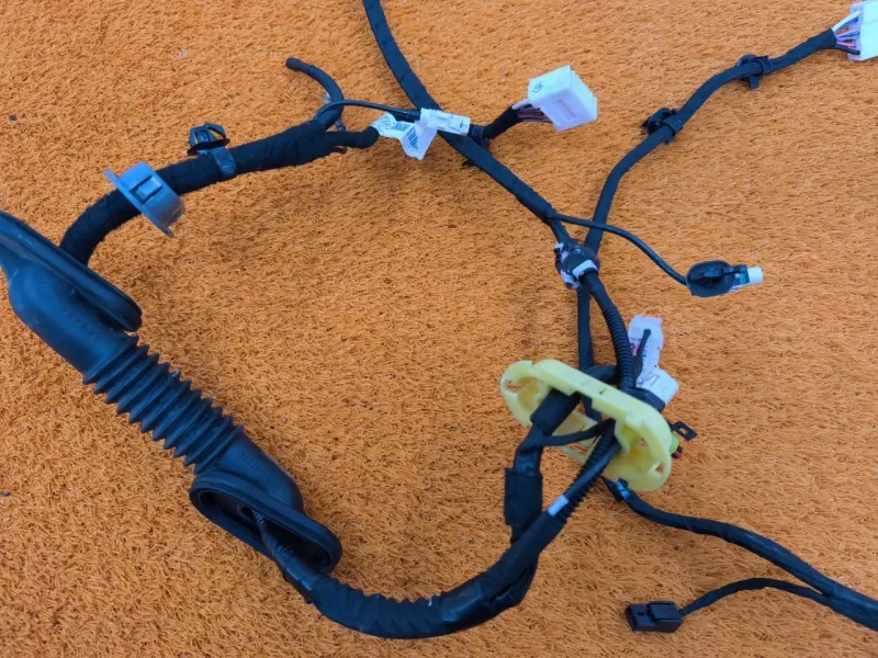 Электропроводка крышки багажника