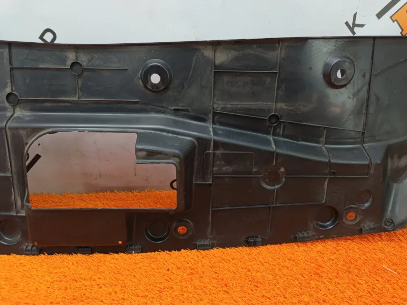 Накладка замка капота