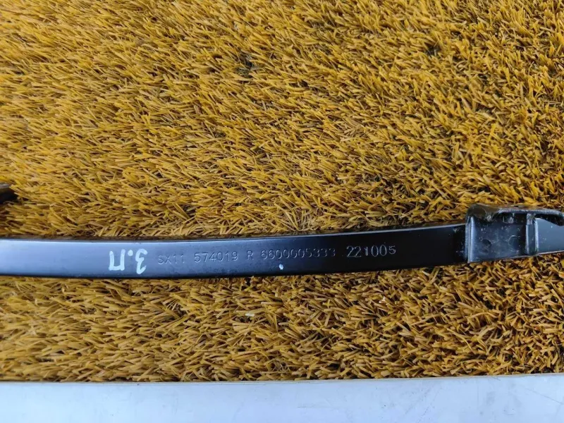 Направляющая стекла двери