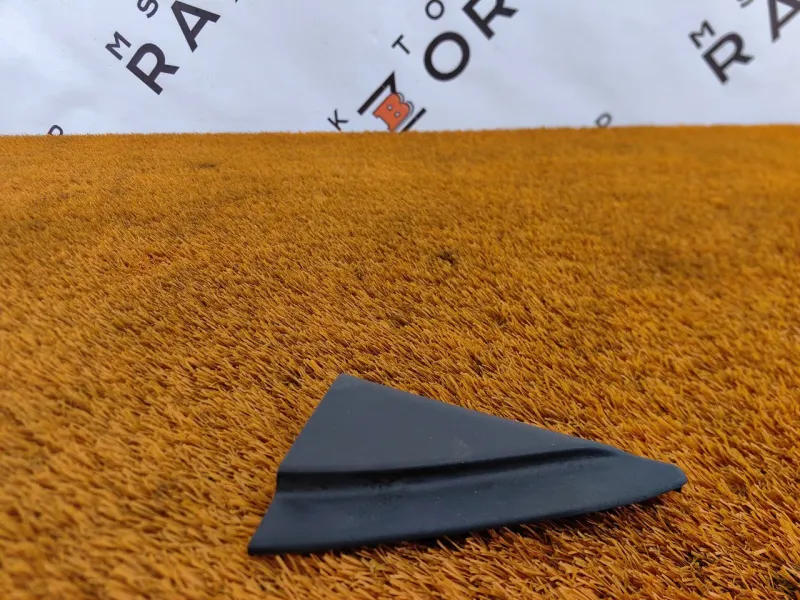 Уголок двери