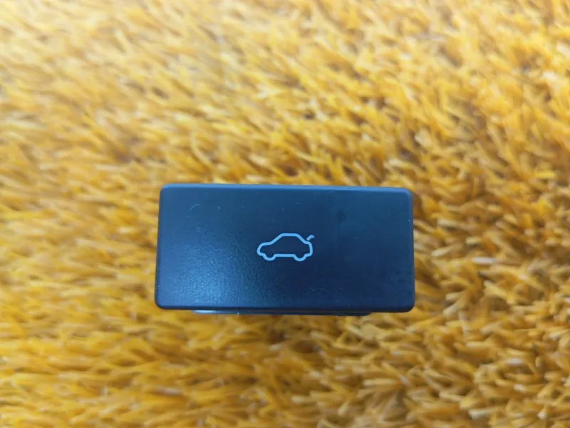 Кнопка багажника