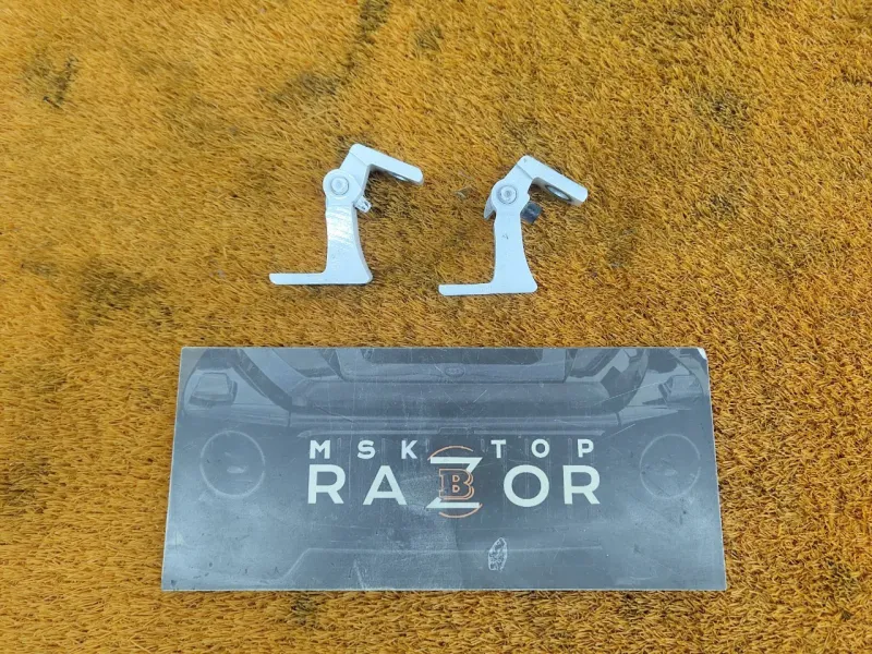 Петля двери