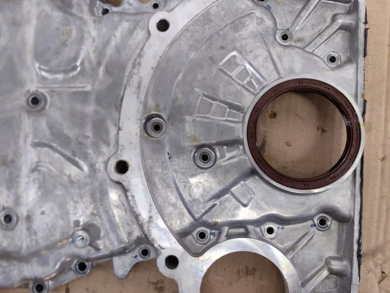 Крышка двигателя передняя