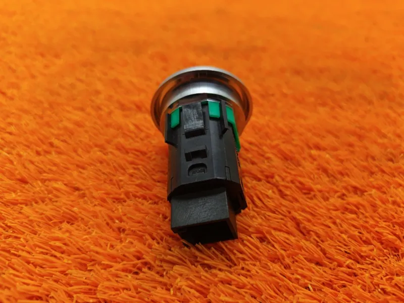 Кнопка запуска двигателя