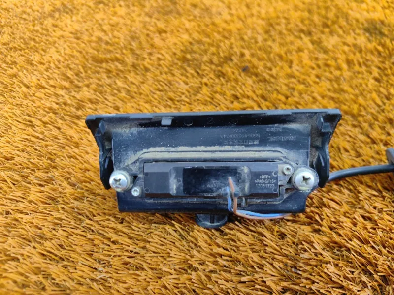 Кнопка открывания багажника