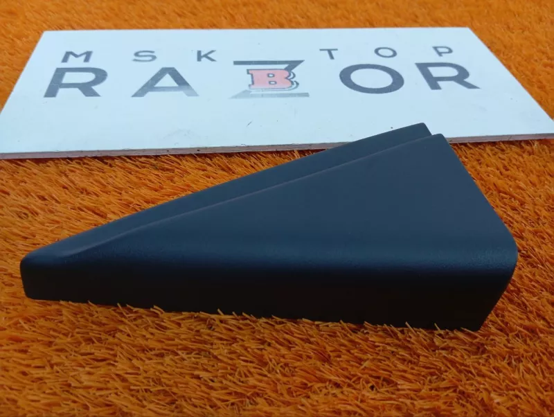 Уголок двери