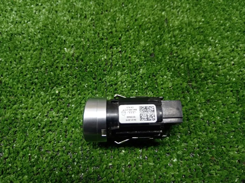 Кнопка запуска двигателя