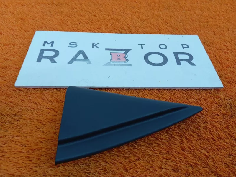 Уголок двери