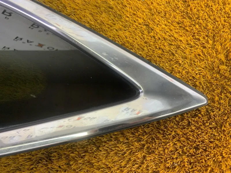 Форточка задняя