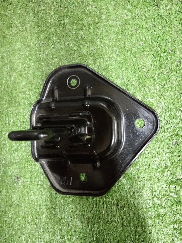 Замок спинки сиденья