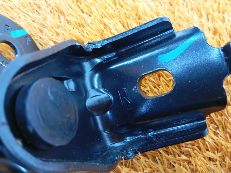 Крепление сиденья