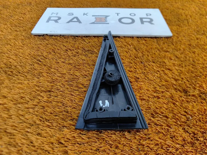 Уголок двери