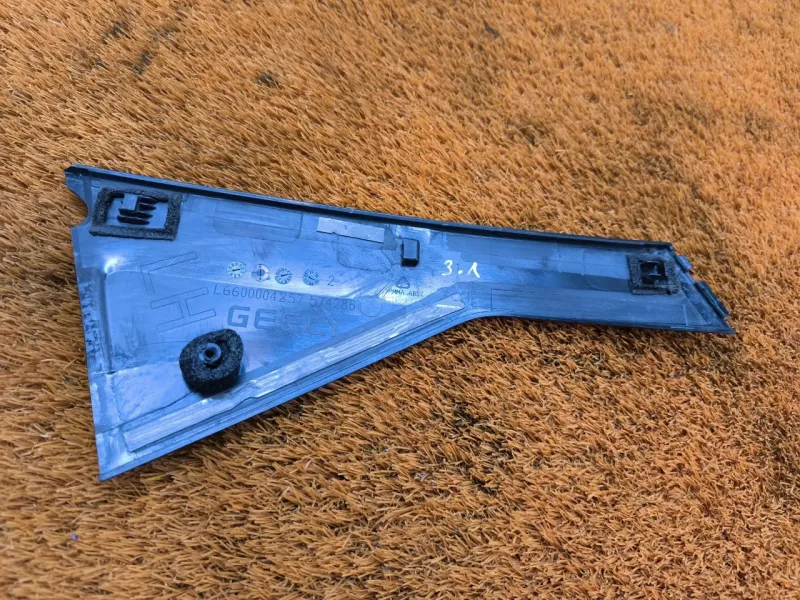 Молдинг двери