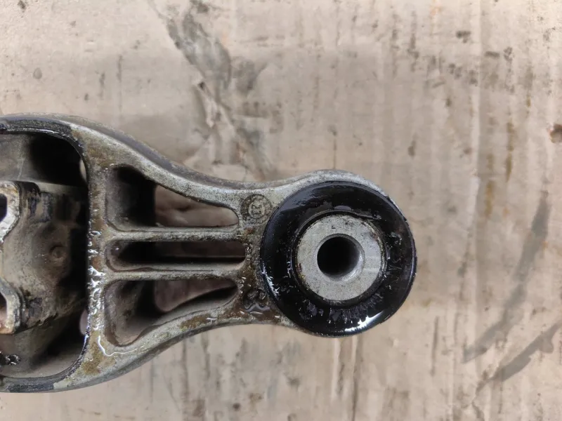 Опора двигателя