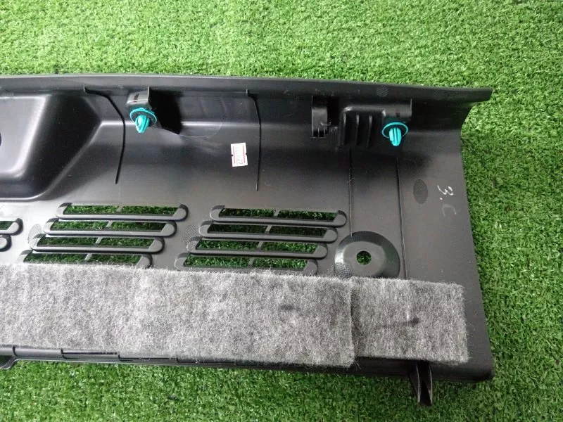 Накладка замка багажника