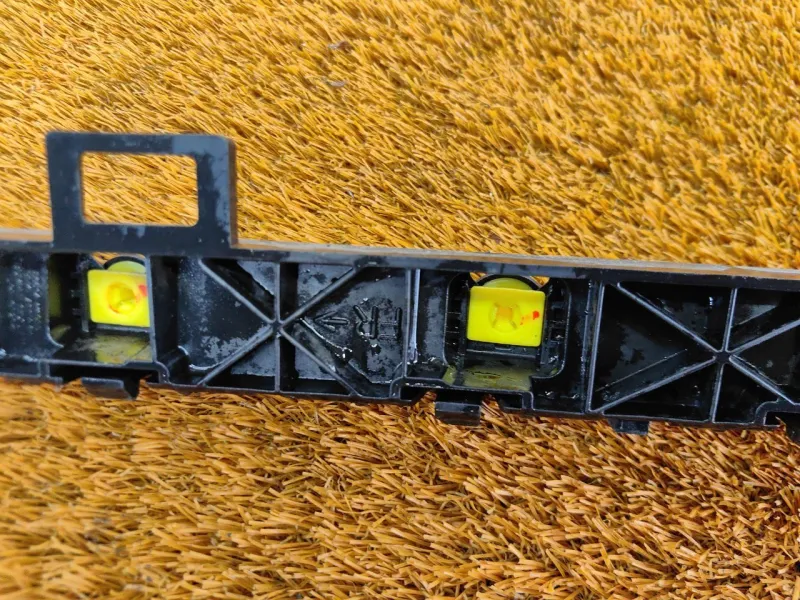 Кронштейн заднего бампера