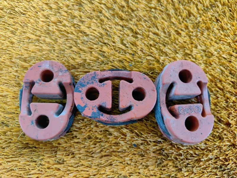 Крепление глушителя