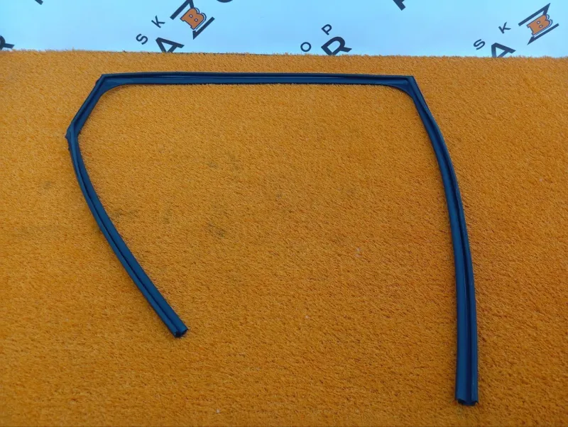 Уплотнитель стекла двери