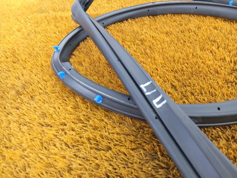 Уплотнитель двери