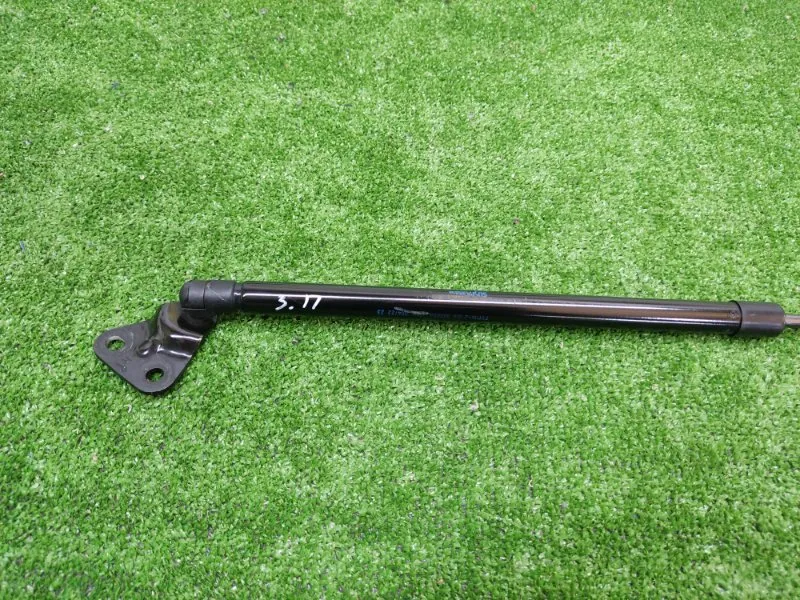 Амортизатор крышки багажника