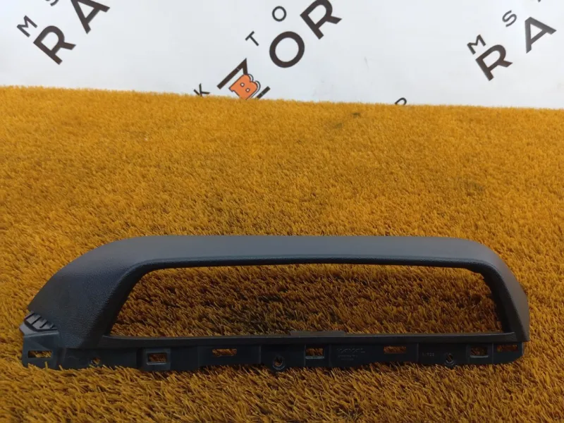 Декоративная накладка торпедо под дефлектор