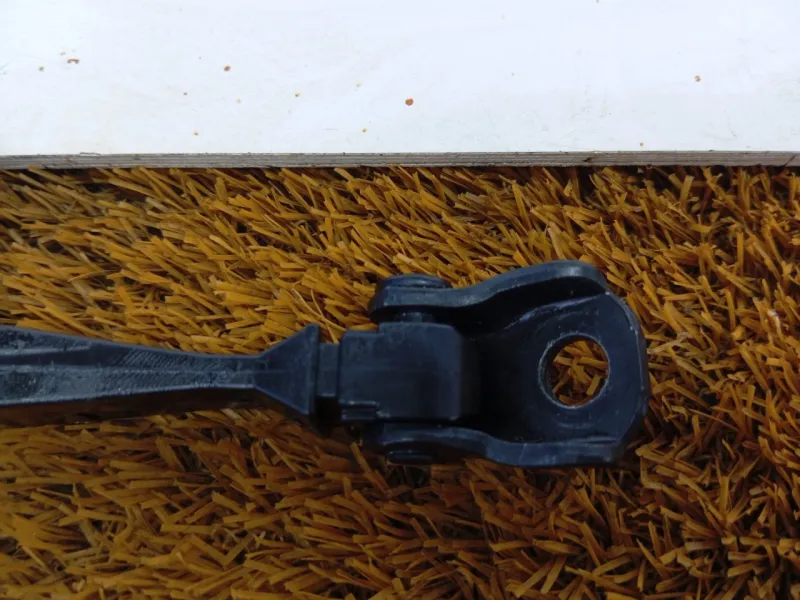 Ограничитель двери