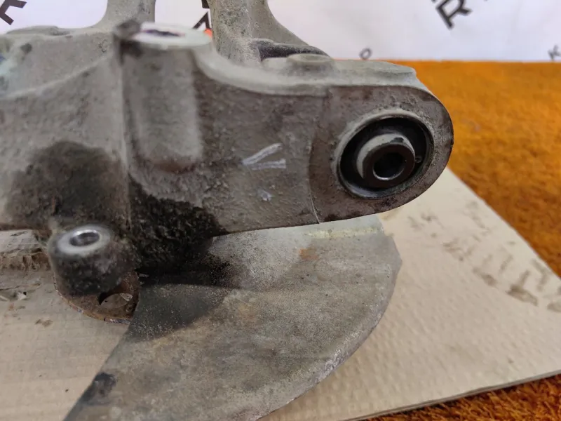 Кулак поворотный