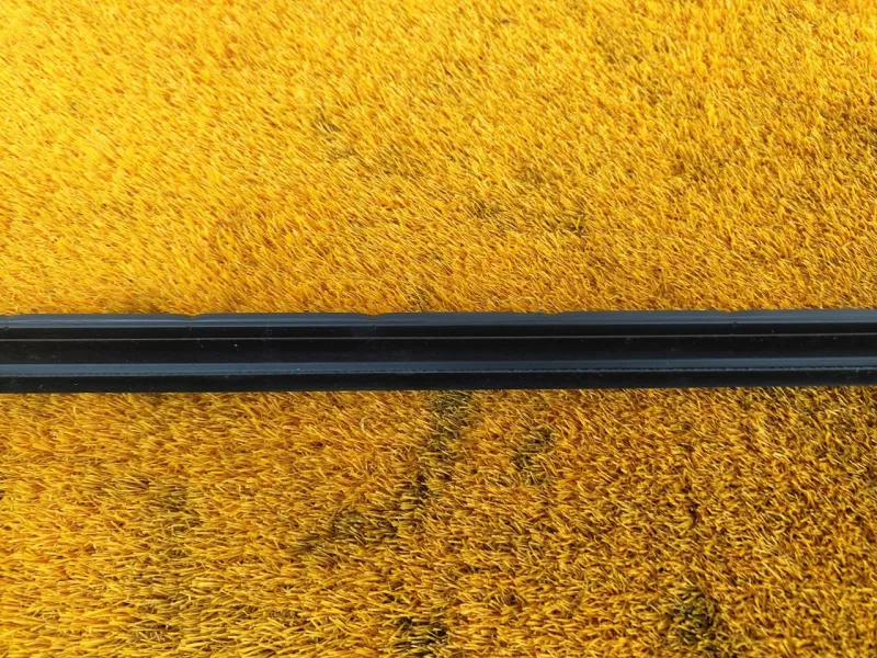 Уплотнитель стекла двери