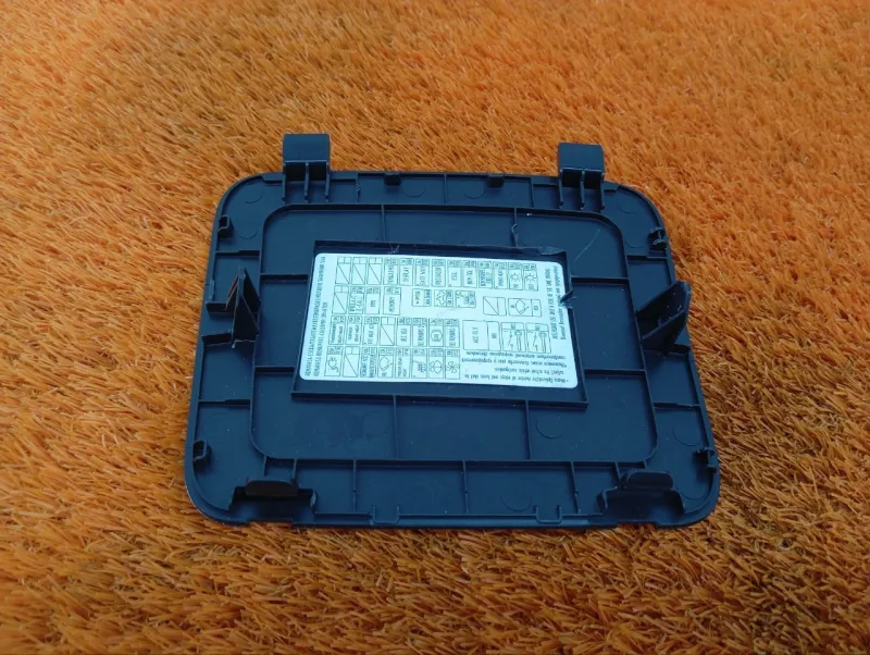 Крышка блока предохранителей