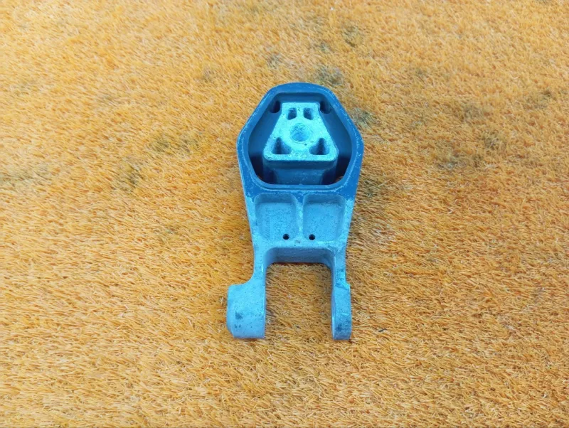 Подушка двигателя