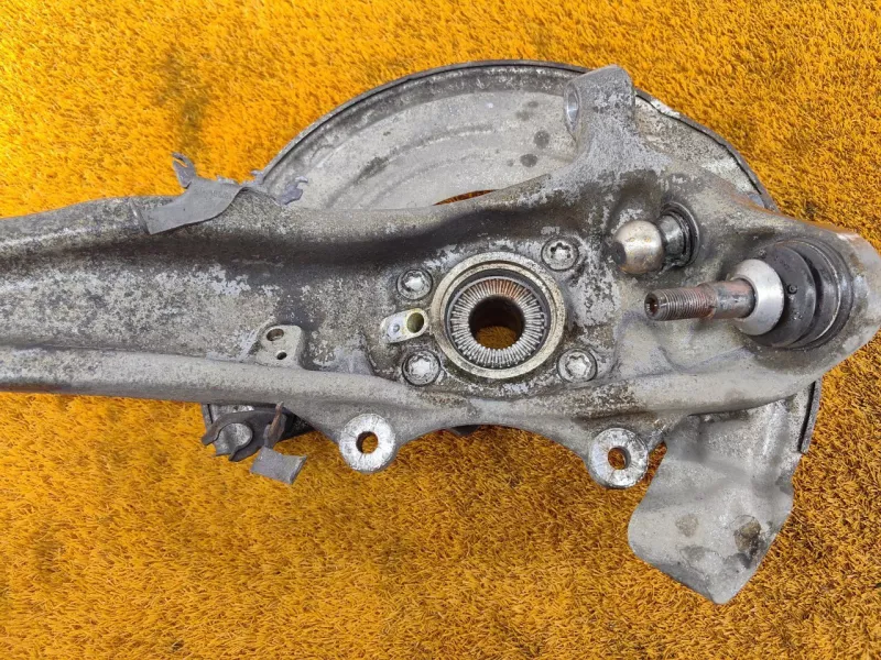 Кулак поворотный