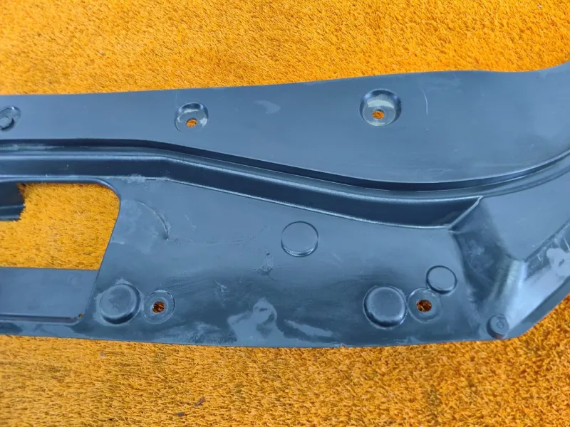 Накладка замка капота