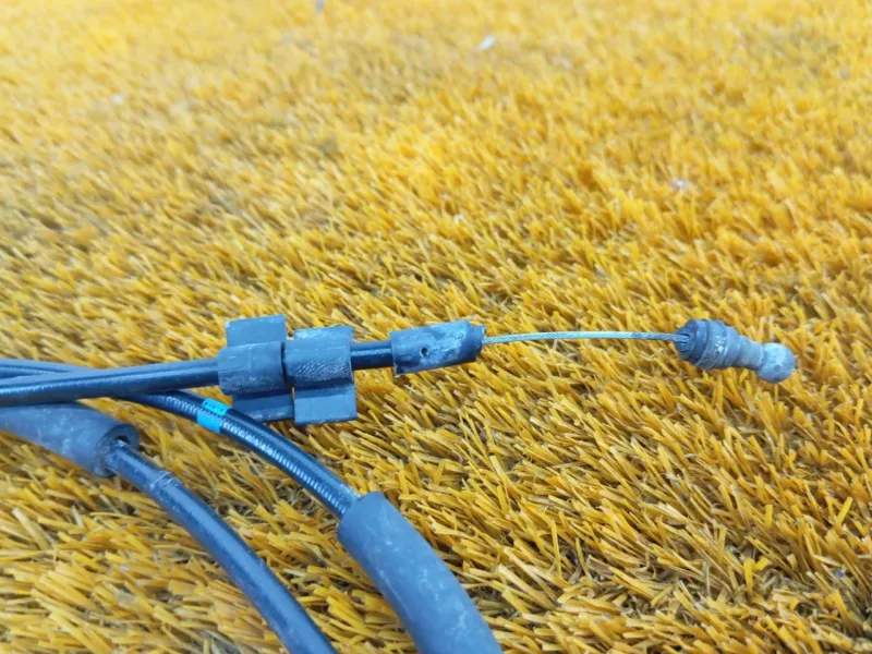 Трос замка капота