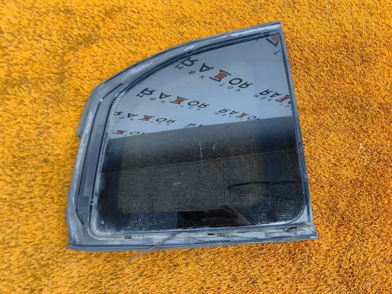 Форточка задняя