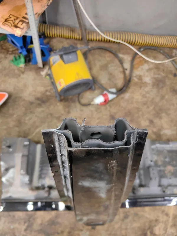 Порог с центральной стойкой