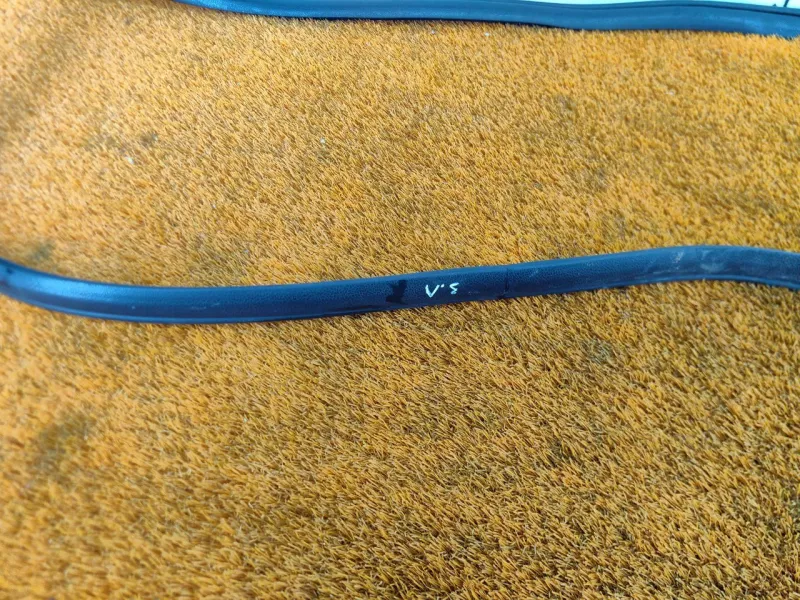 Уплотнитель проема двери