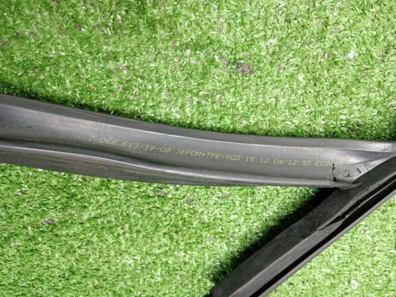 Уплотнитель стекла двери