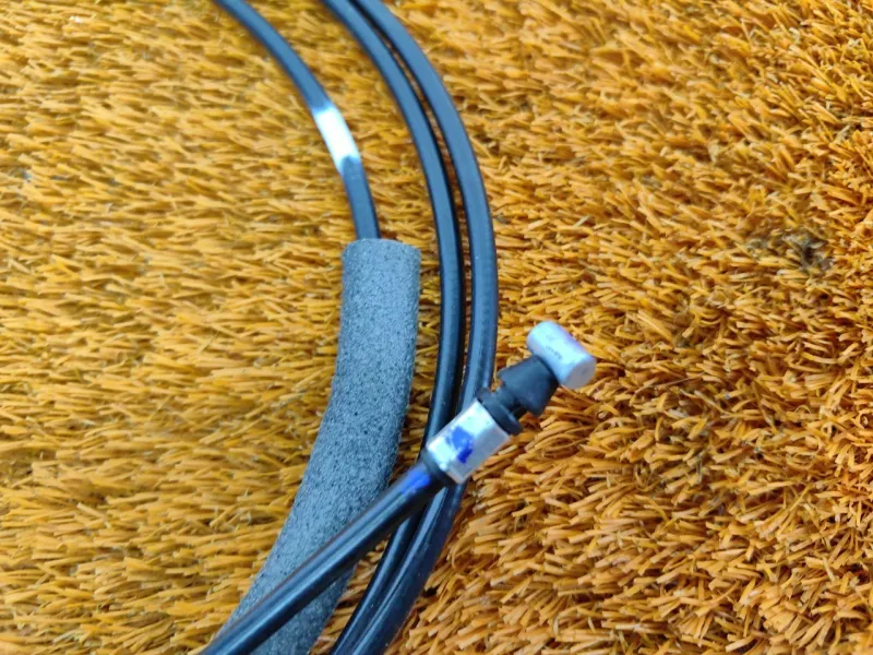 Трос лючка топливного бака