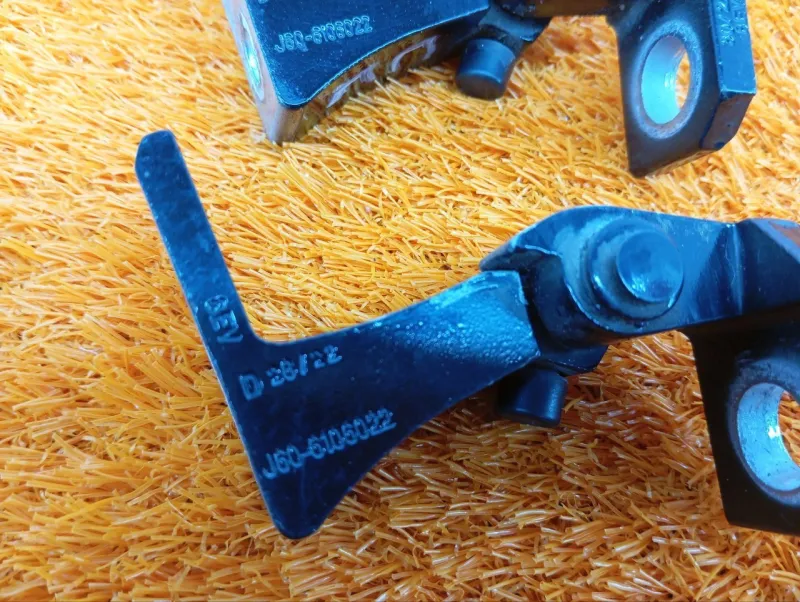 Петля двери