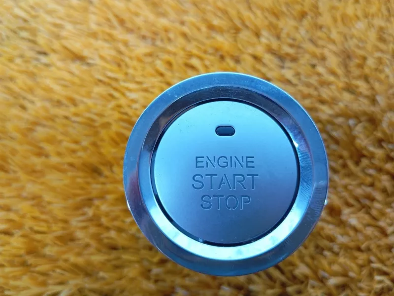 Кнопка запуска двигателя