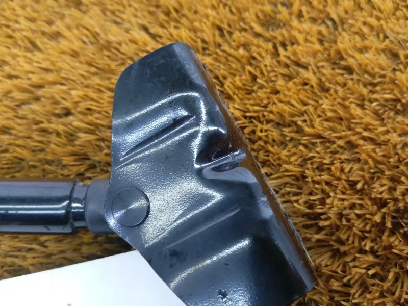 Амортизатор багажника