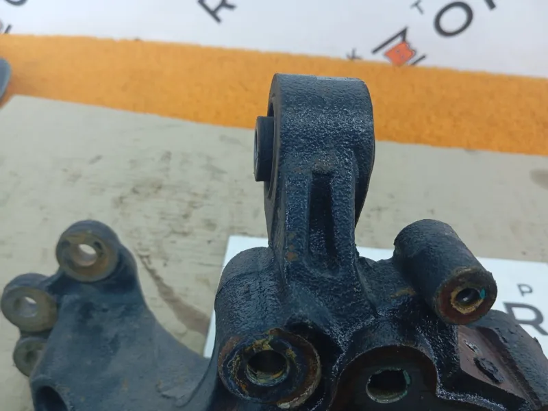 Кулак поворотный