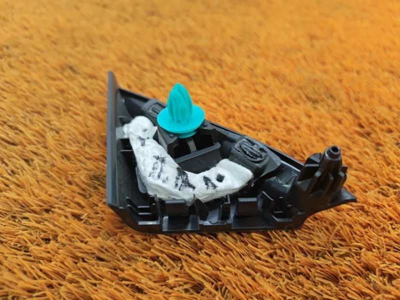 Уголок двери