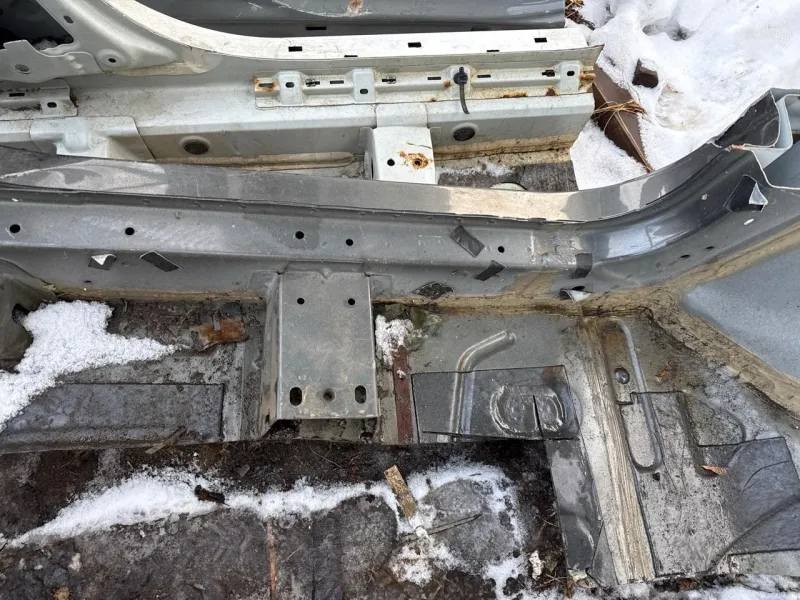 Порог с центральной стойкой