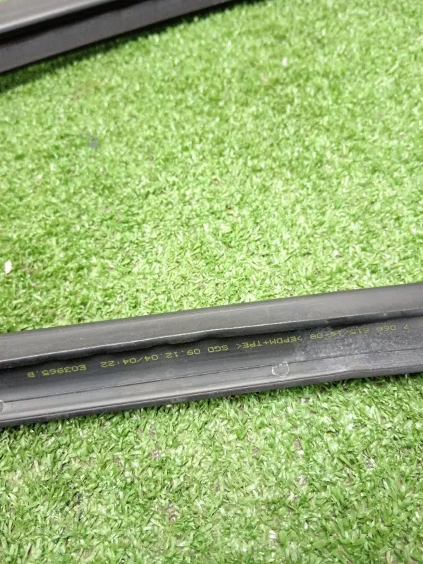 Уплотнитель стекла двери