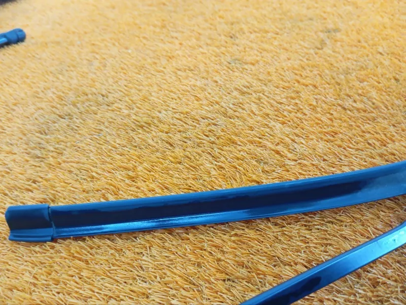 поводок стеклоочистителя