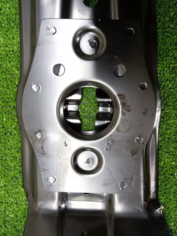 Крепление запасного колеса